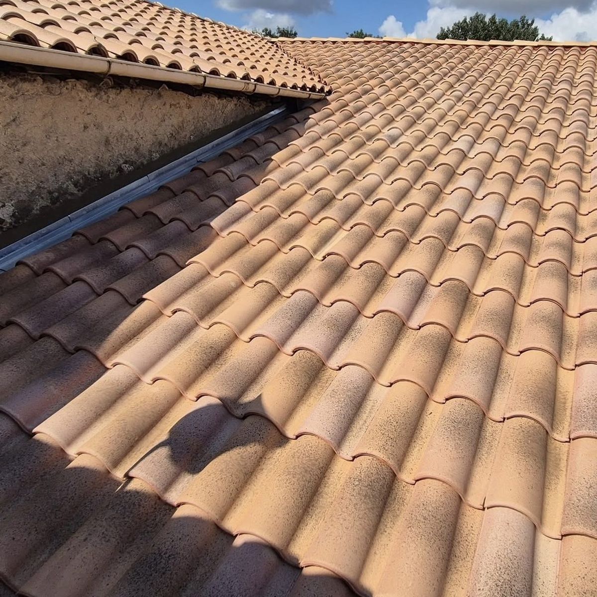 Toiture refaite avec noue en zinc neuve